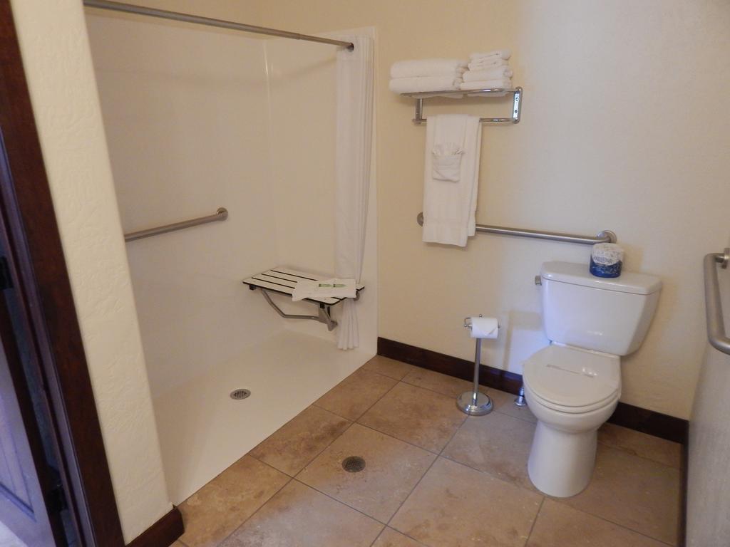 Winterton Suites Williston Zewnętrze zdjęcie