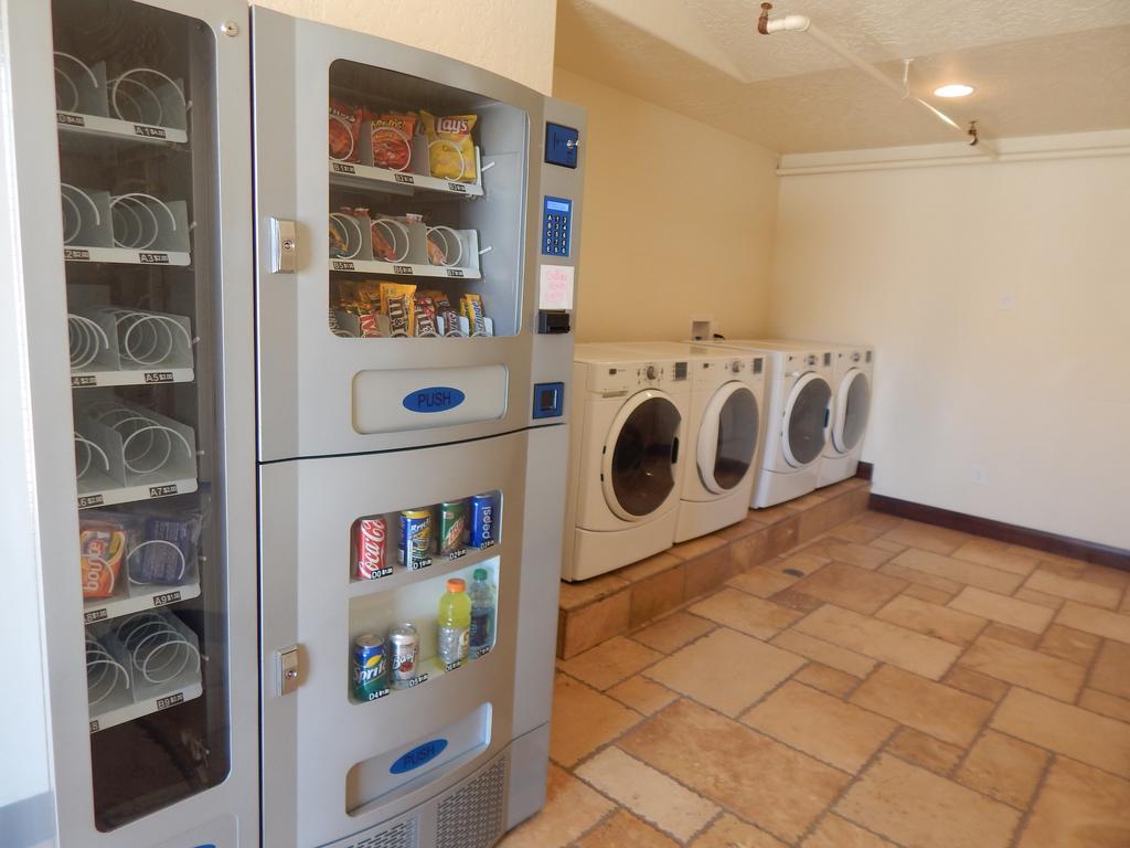 Winterton Suites Williston Zewnętrze zdjęcie