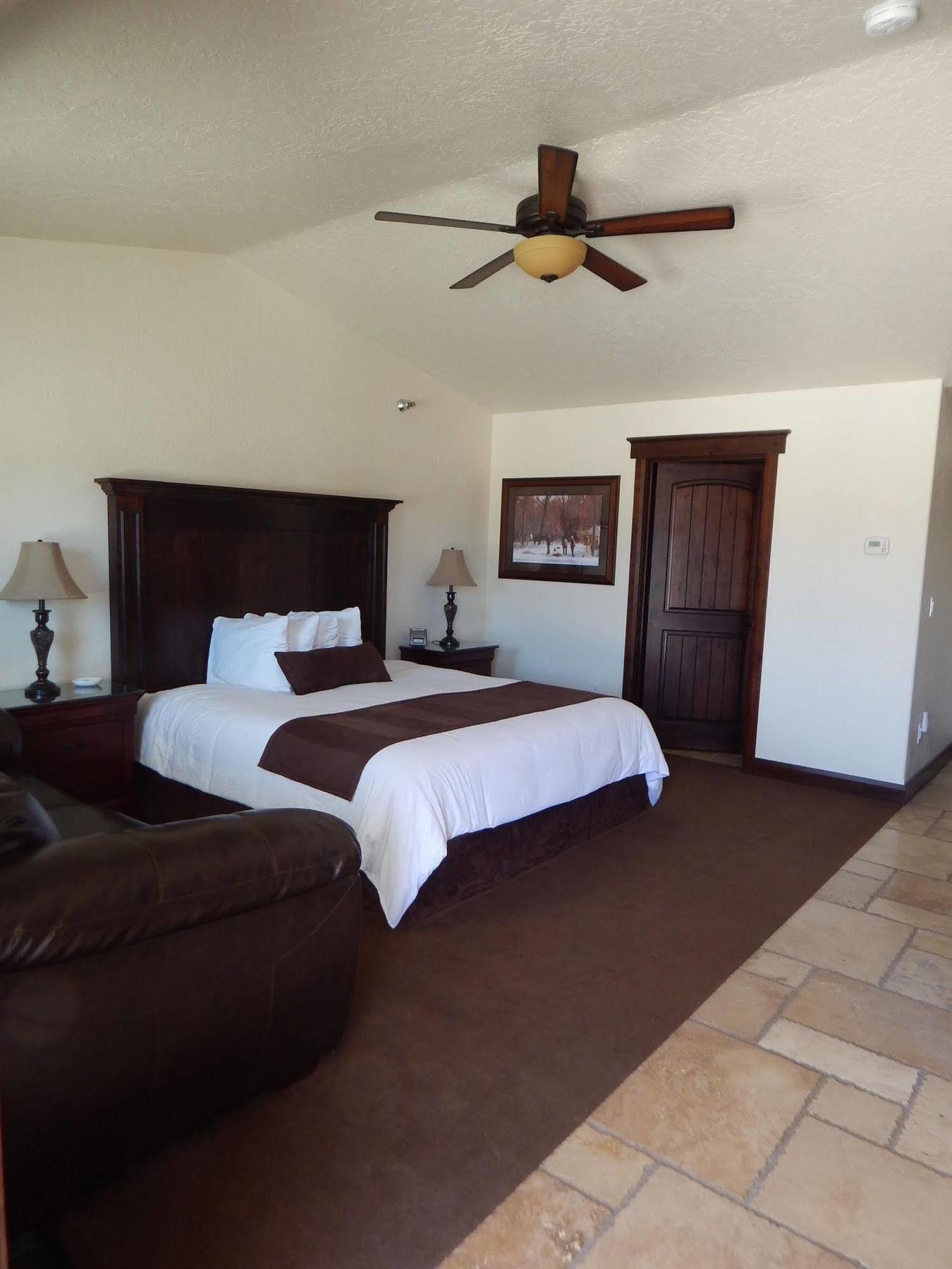 Winterton Suites Williston Zewnętrze zdjęcie