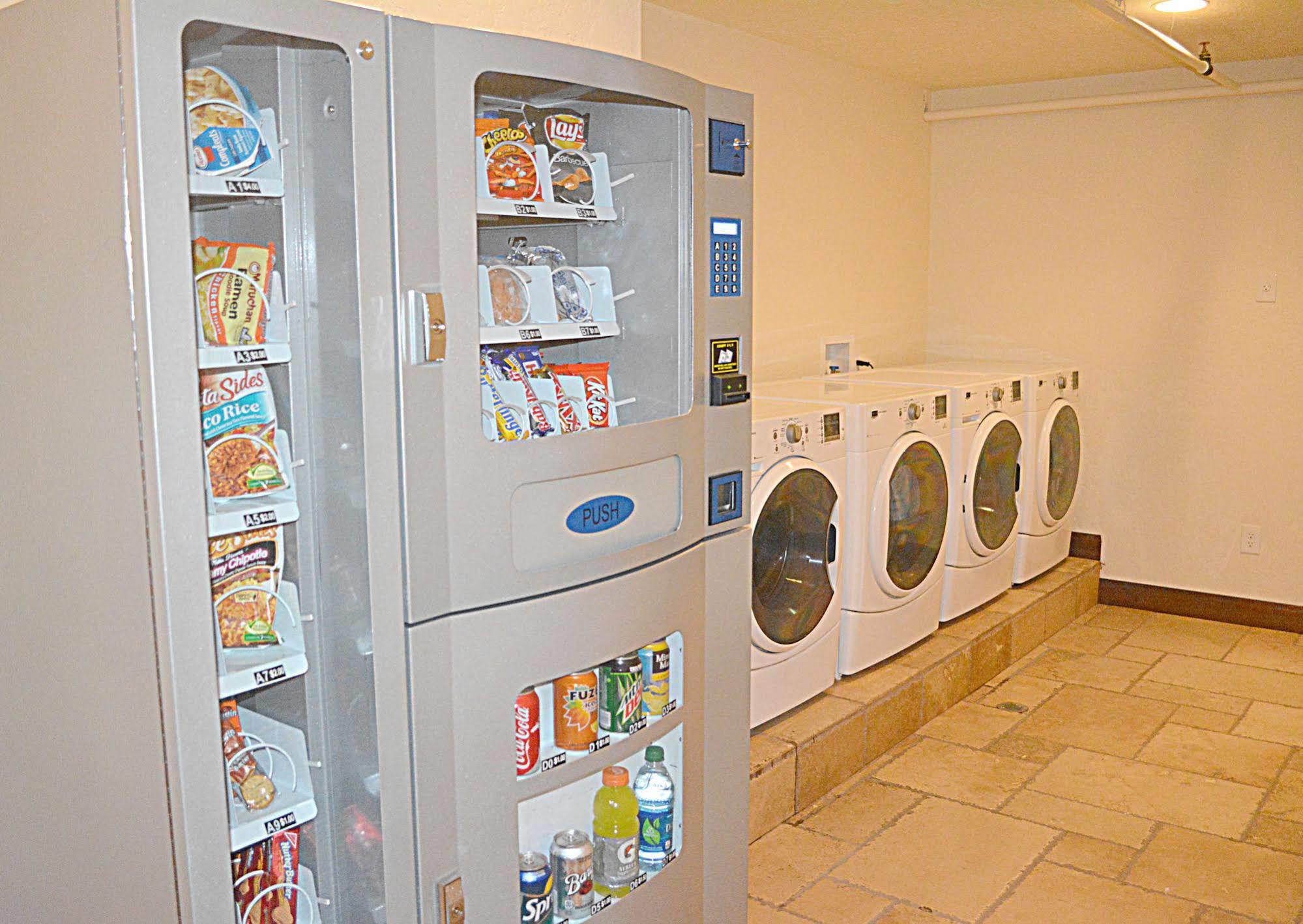 Winterton Suites Williston Zewnętrze zdjęcie