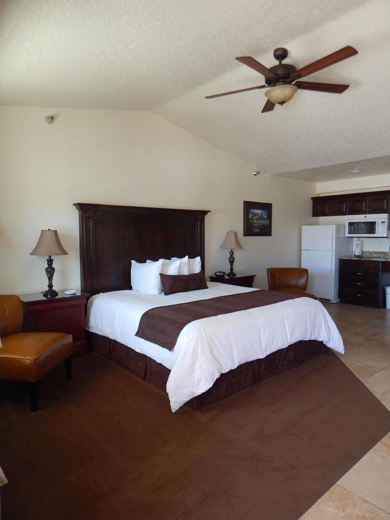 Winterton Suites Williston Zewnętrze zdjęcie